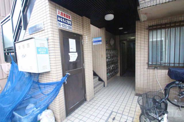 24/30 エントランス