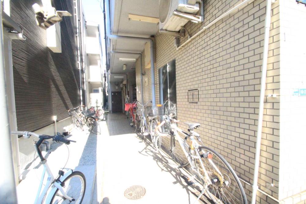 23/30 エントランス