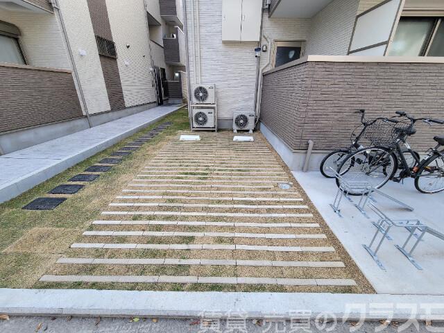 23/28 駐車場