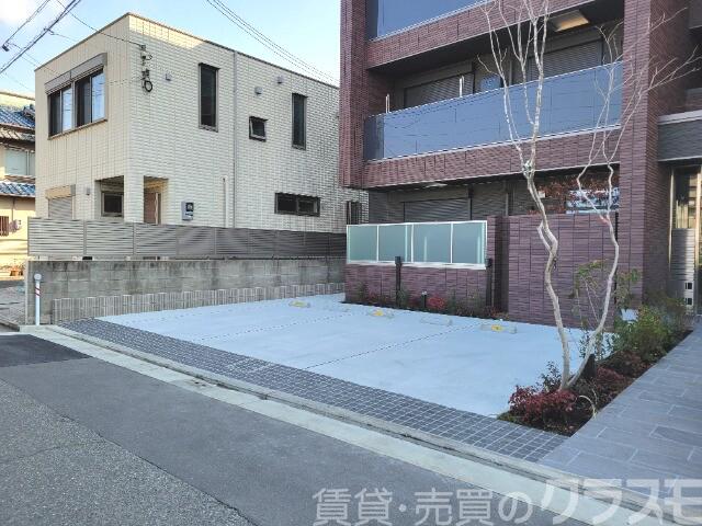 23/30 駐車場