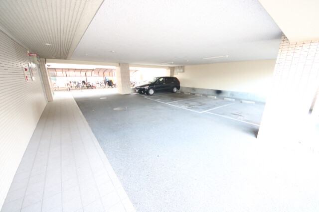 28/30 駐車場