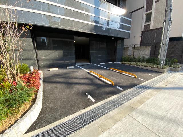 28/30 駐車場