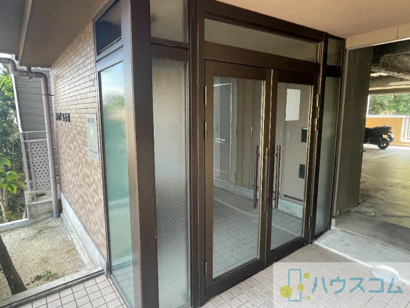 26/30 エントランス