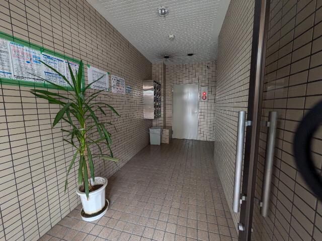 21/30 エントランス