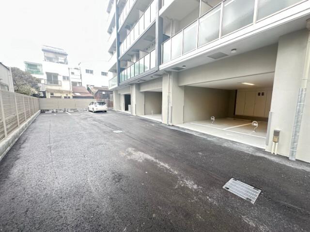 28/30 駐車場