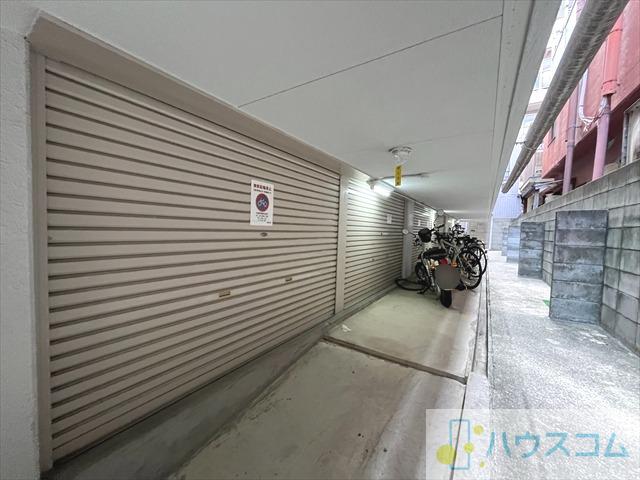 27/30 駐車場