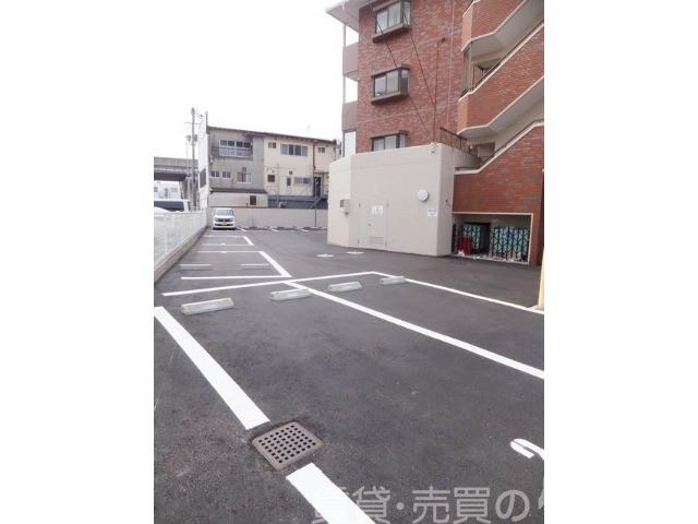 16/28 駐車場