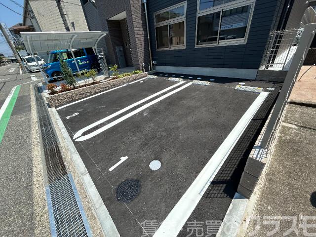 22/28 駐車場