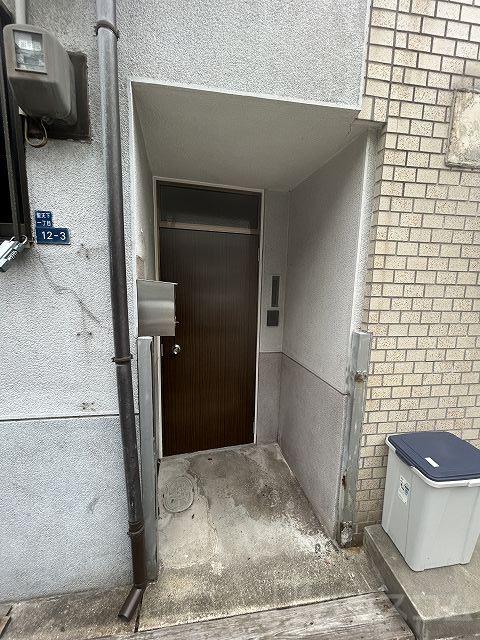 24/30 エントランス