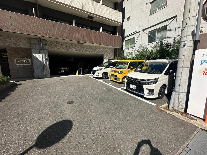 27/30 駐車場