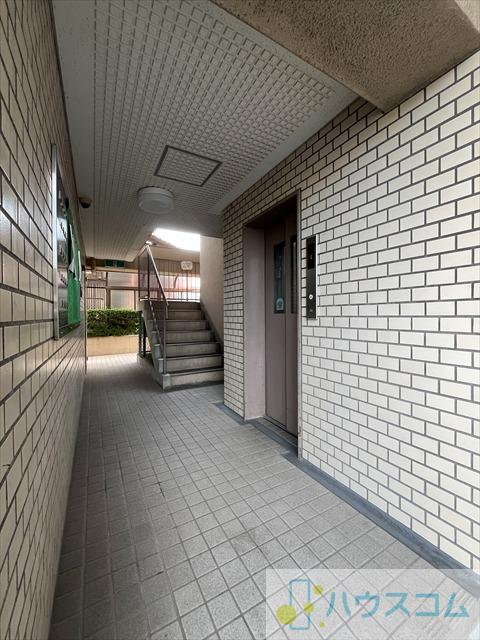 26/30 エントランス