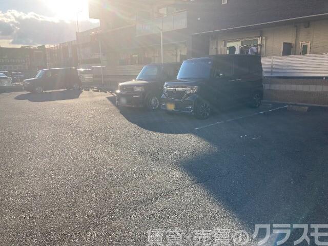 21/28 駐車場