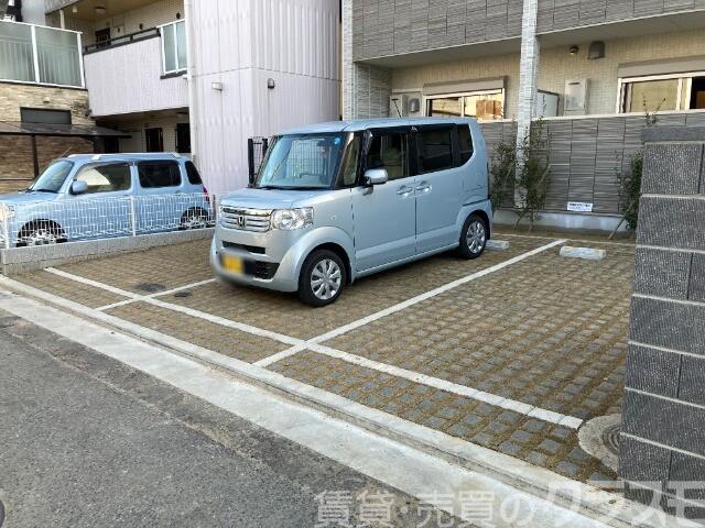 23/28 駐車場