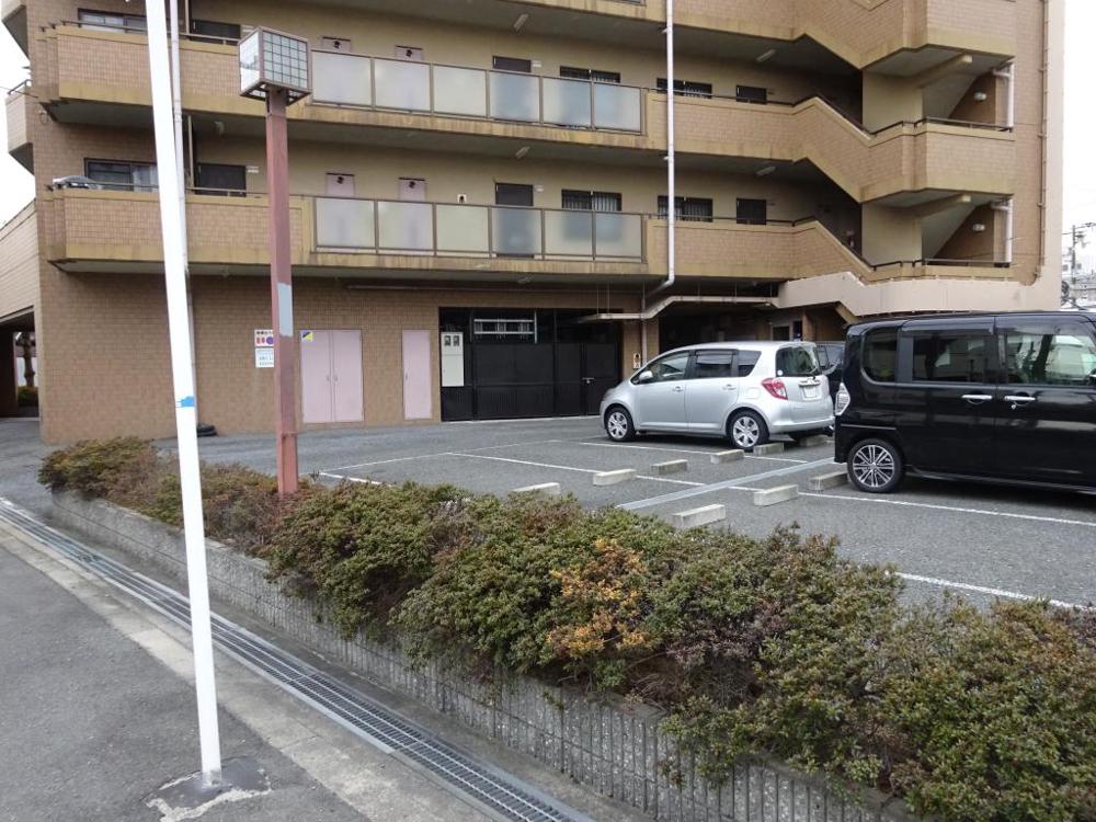 28/30 駐車場