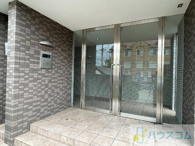 26/30 エントランス