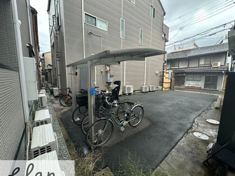 27/30 駐車場