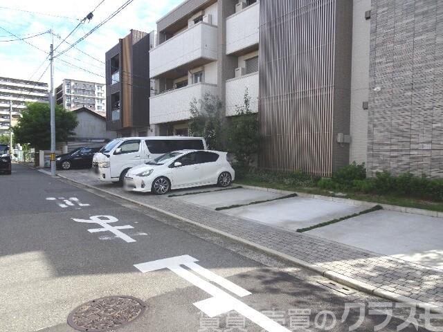 23/30 駐車場