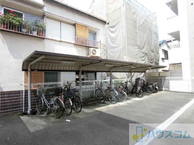 27/30 駐車場
