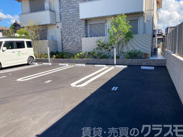 23/30 駐車場