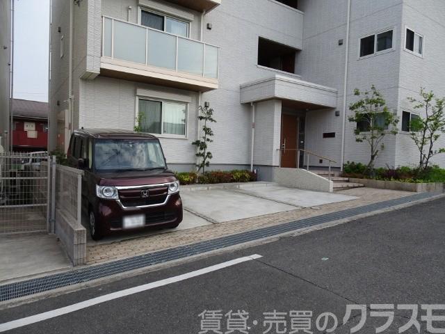 23/30 駐車場