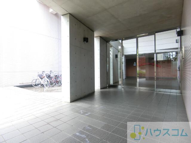 28/30 エントランス