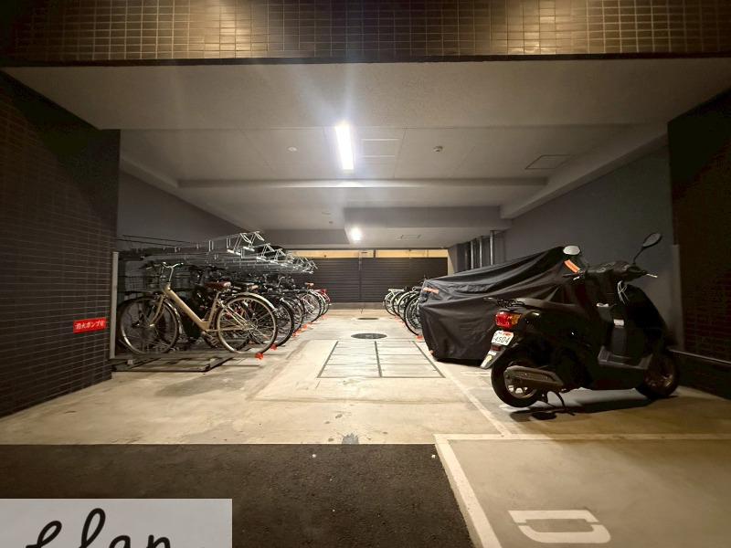 28/30 駐車場