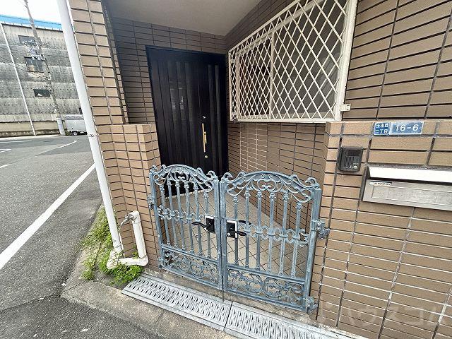 2/4 エントランス