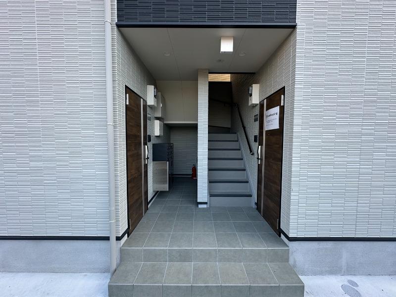 28/30 エントランス