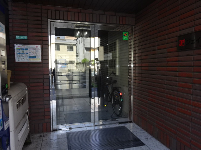 26/30 エントランス