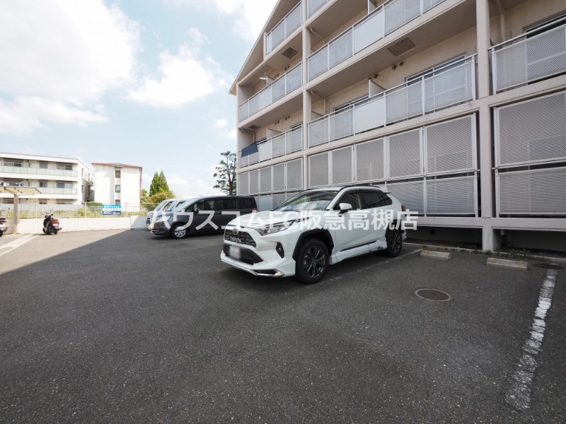 23/26 駐車場
