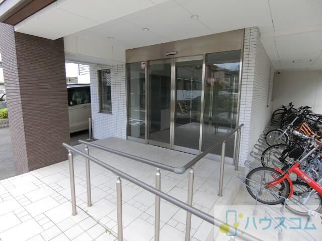 25/30 エントランス