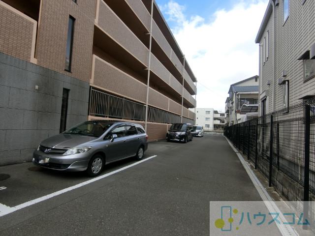 28/30 駐車場