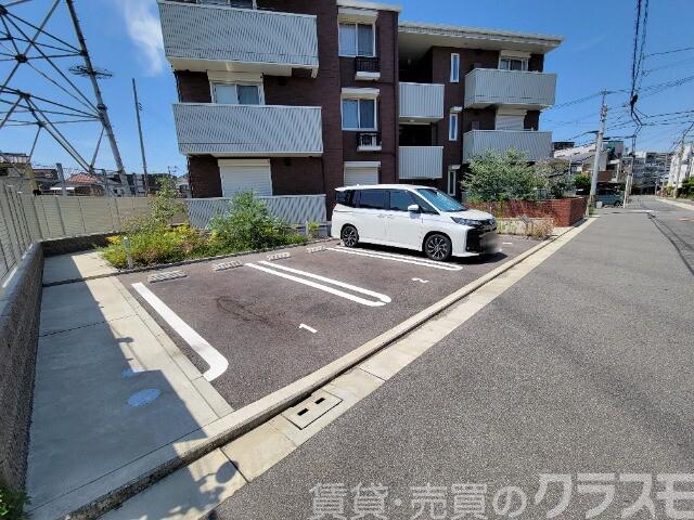 23/30 駐車場