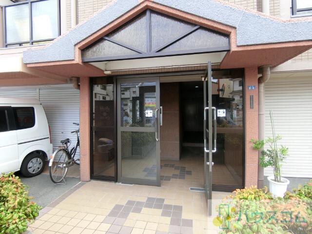 27/30 エントランス