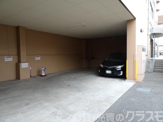 23/30 駐車場