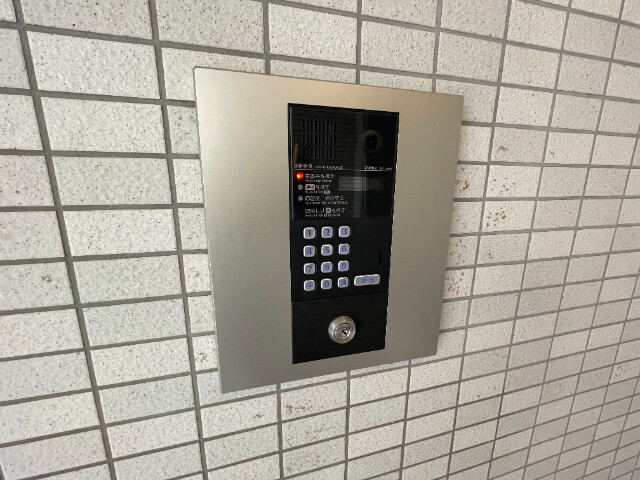 23/30 エントランス