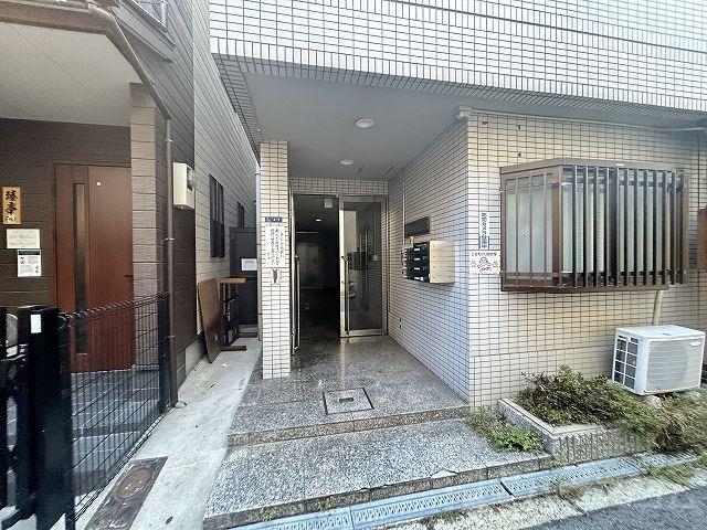 26/30 エントランス