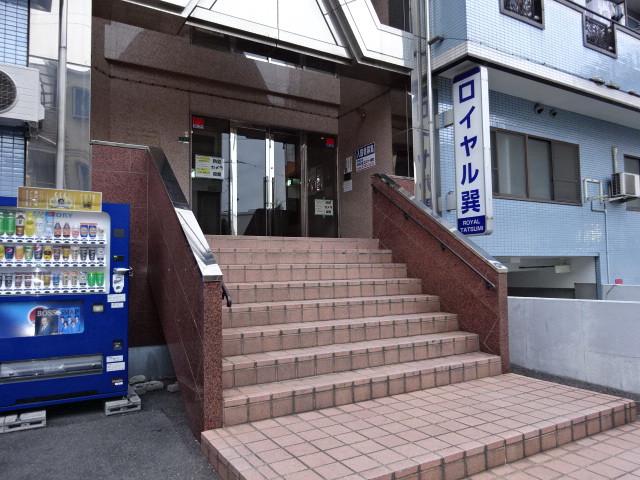 24/30 エントランス