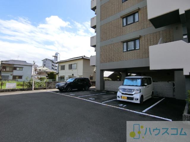 28/30 駐車場