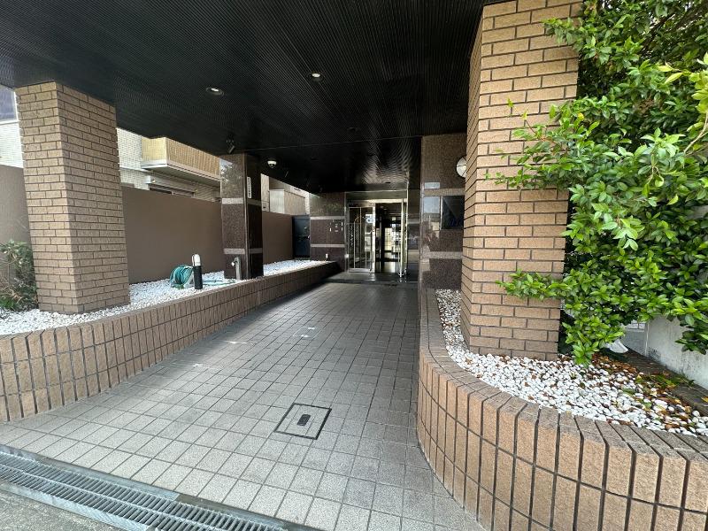 24/30 エントランス