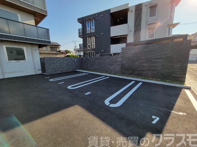 23/30 駐車場