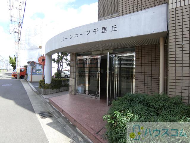 27/30 エントランス