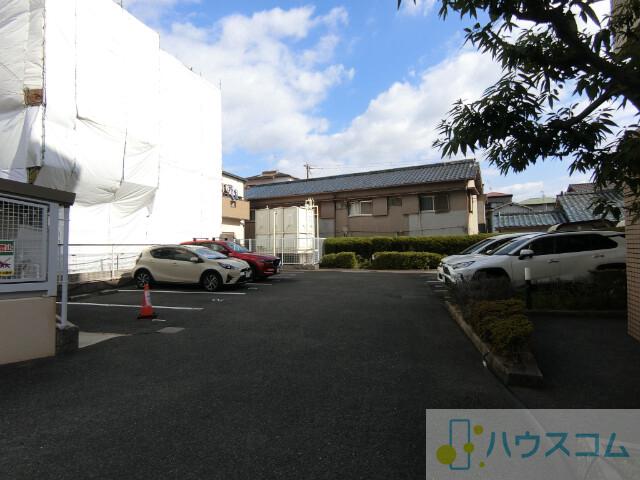 28/30 駐車場