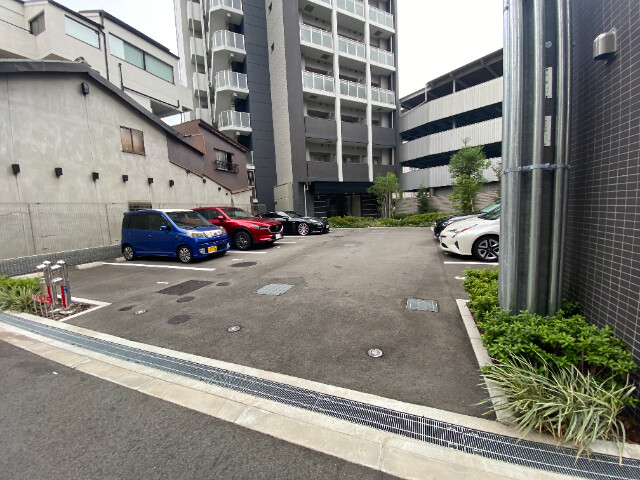 27/30 駐車場