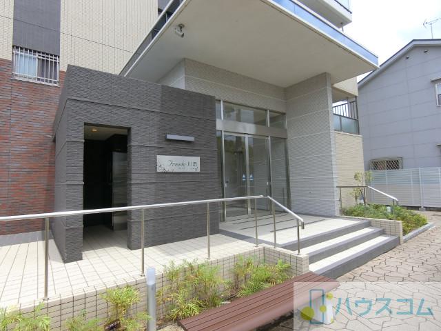 27/30 エントランス