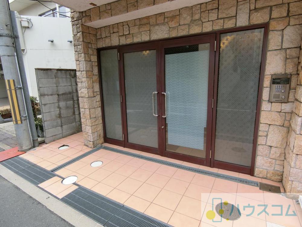 26/30 エントランス
