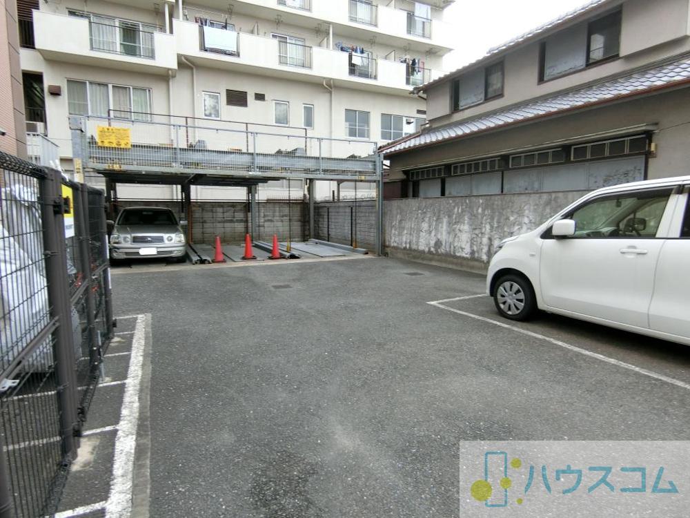 27/30 駐車場