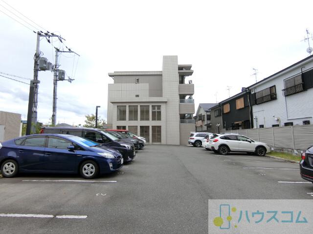 27/30 駐車場