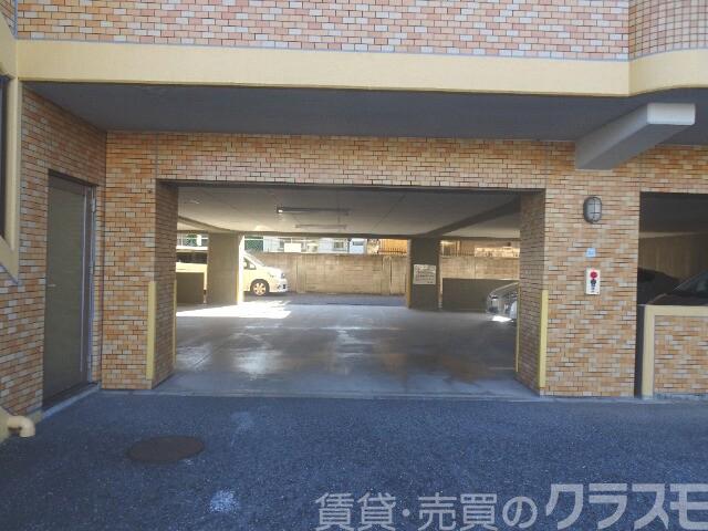22/28 駐車場