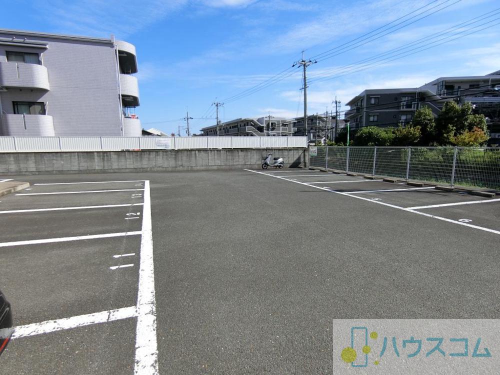 27/30 駐車場